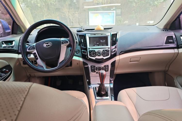 Used BYD Surui 2013 1.5L Manual Luxury Model Center Console