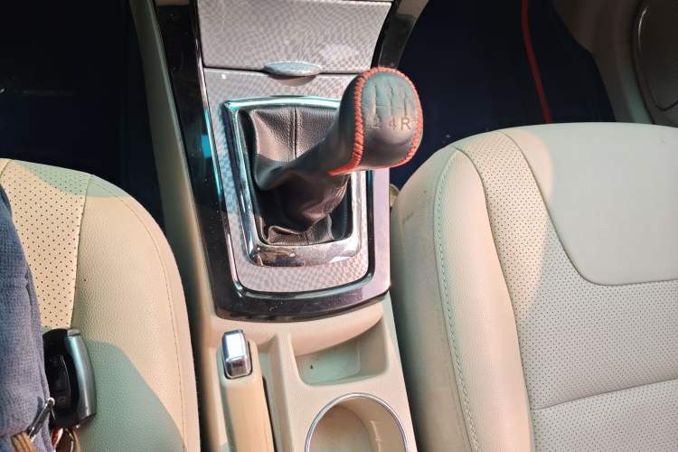 Used BYD Surui 2013 1.5L Manual Luxury Model Gear Lever