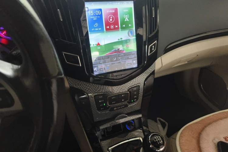 Used BYD Surui 2013 1.5TI Manual Luxury Model Audio And AC Panel
