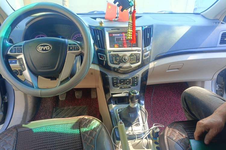 Used BYD Surui 2013 1.5TI Manual Luxury Model Center Console