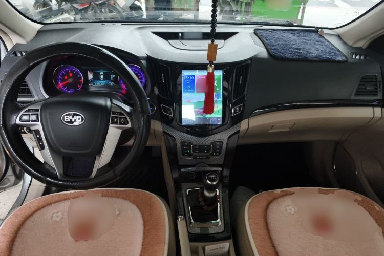 Used BYD Surui 2013 1.5TI Manual Luxury Model Center Console