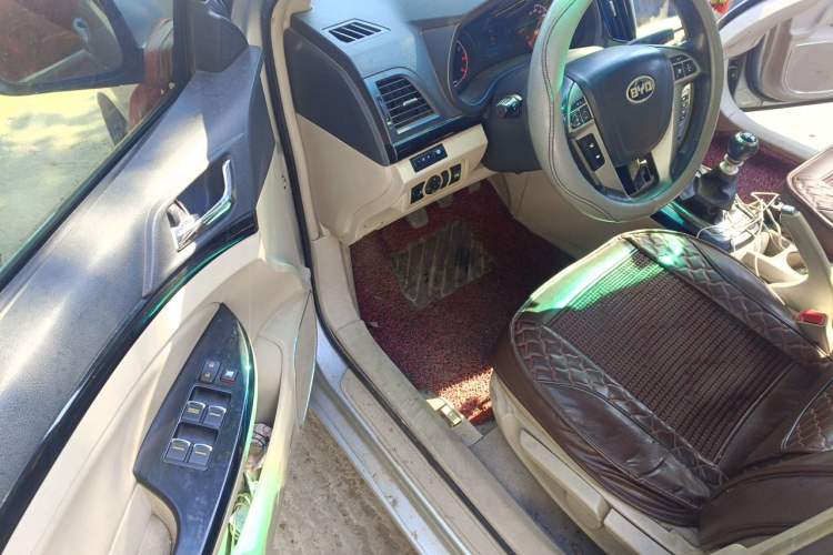 Used BYD Surui 2013 1.5TI Manual Luxury Model Driver Seat