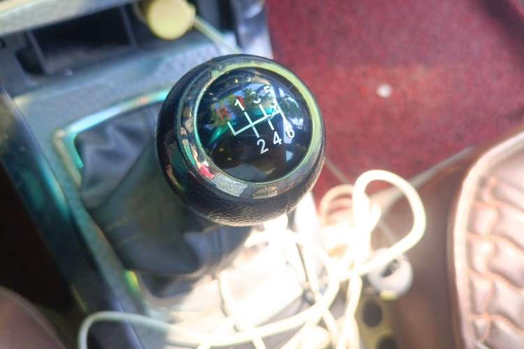 Used BYD Surui 2013 1.5TI Manual Luxury Model Gear Lever
