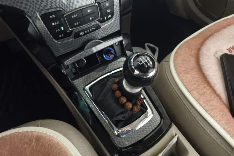 Used BYD Surui 2013 1.5TI Manual Luxury Model Gear Lever