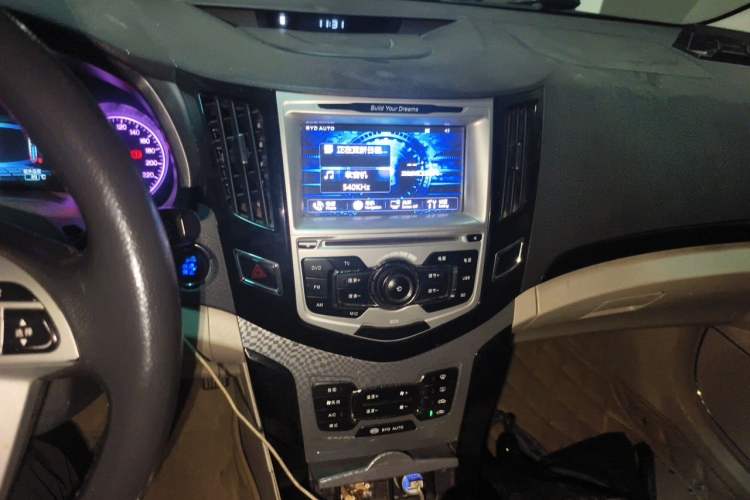 Used BYD Surui 2013 1.5L Manual Luxury Model Audio And AC Panel