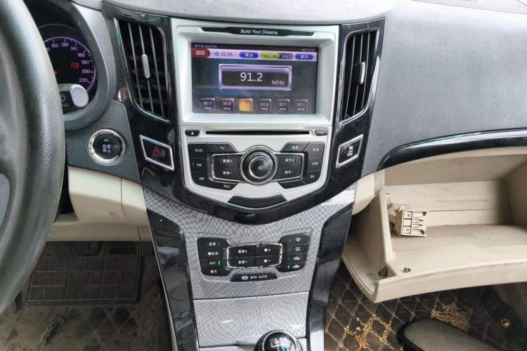 Used BYD Surui 2013 1.5TI Manual Luxury Model Audio And AC Panel