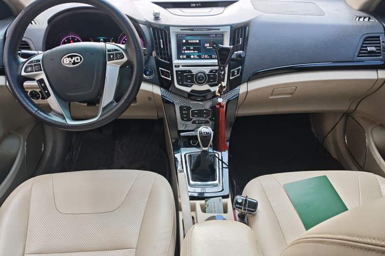 Used BYD Surui 2013 1.5L Manual Luxury Model Audio And AC Panel