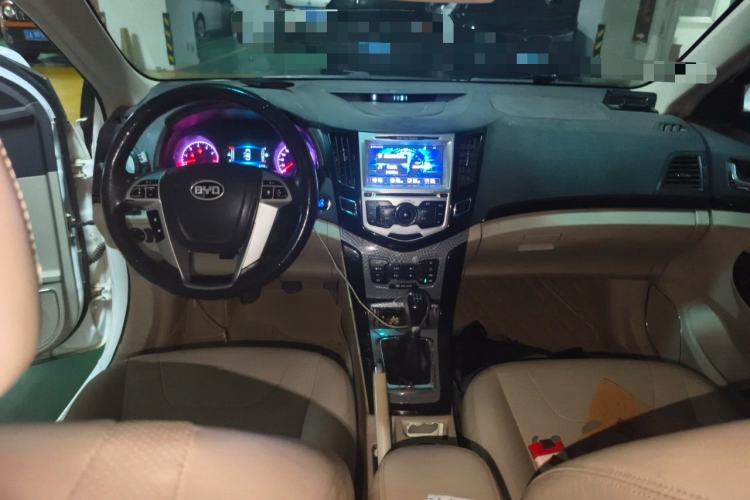 Used BYD Surui 2013 1.5L Manual Luxury Model Center Console