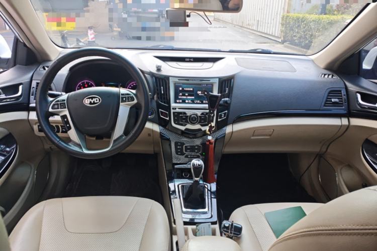 Used BYD Surui 2013 1.5L Manual Luxury Model Center Console