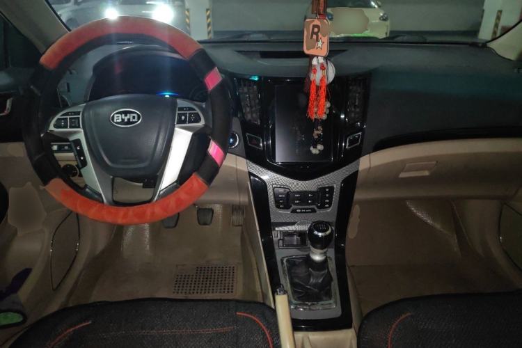 Used BYD Surui 2013 1.5TI Manual Luxury Model Center Console