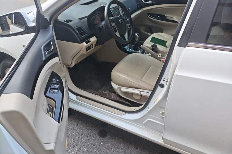 Used BYD Surui 2013 1.5L Manual Luxury Model Driver Seat