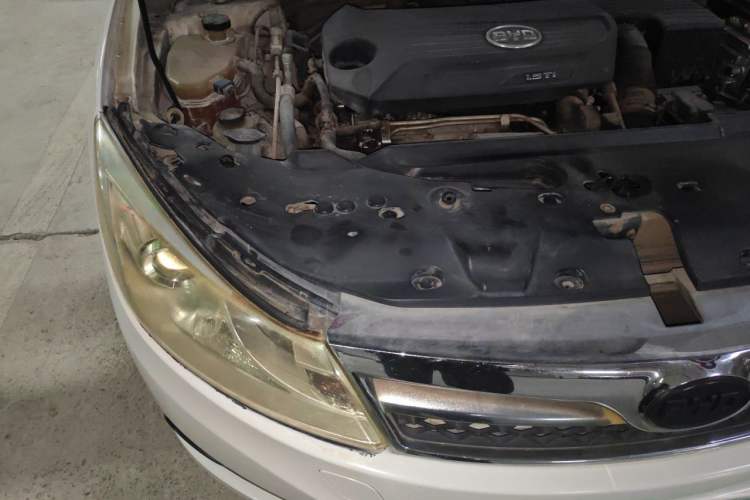 Used BYD Surui 2013 1.5TI Manual Luxury Model Engine Bay Right