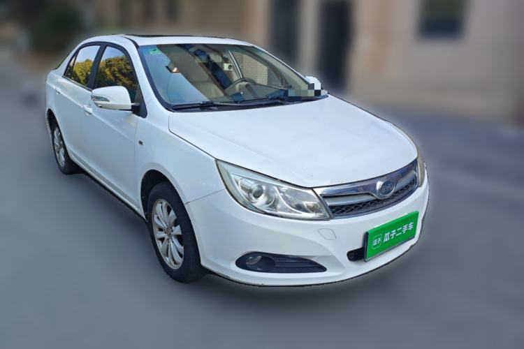 Used BYD Surui 2013 1.5L Manual Luxury Model Front Right 45 Deg