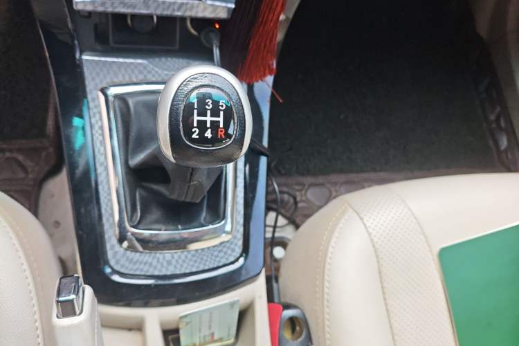 Used BYD Surui 2013 1.5L Manual Luxury Model Gear Lever