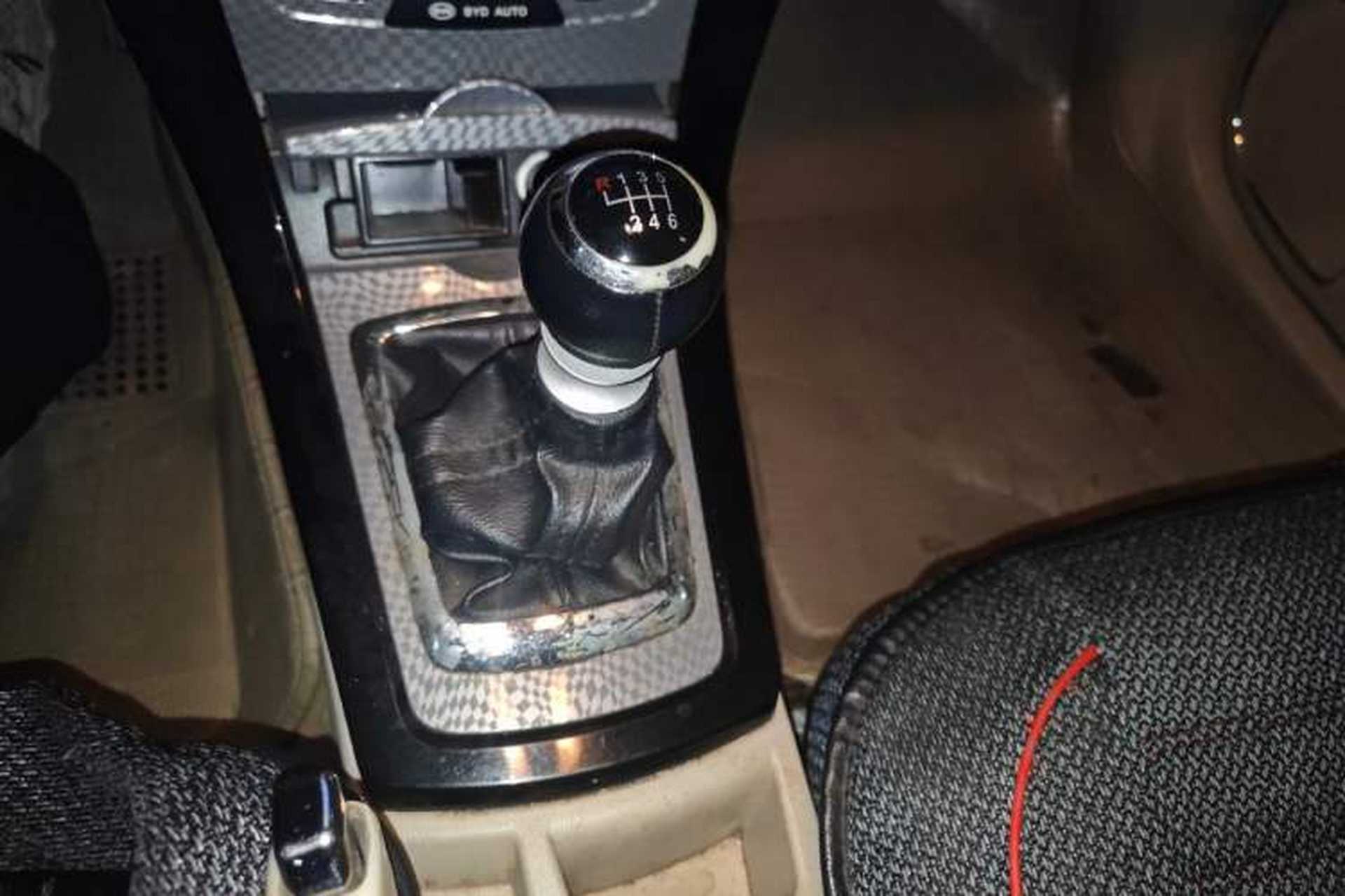 Used BYD Surui 2013 1.5TI Manual Luxury Model Gear Lever
