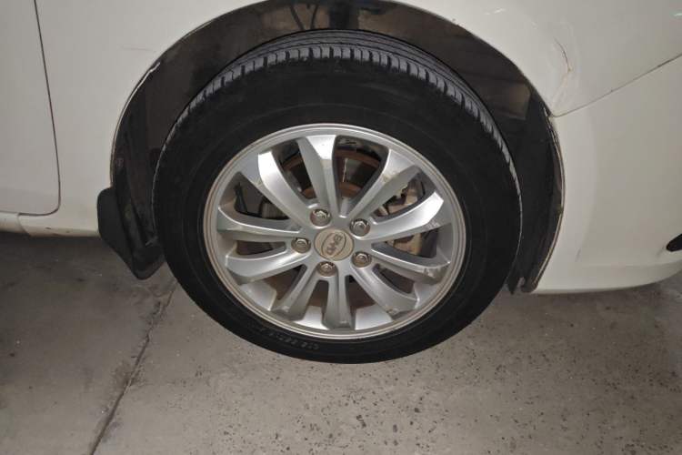 Used BYD Surui 2013 1.5TI Manual Luxury Model Right Front Wheel Hub