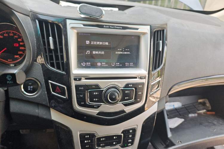 Used BYD Surui 2014 1.5L Manual Luxury Model Audio And AC Panel