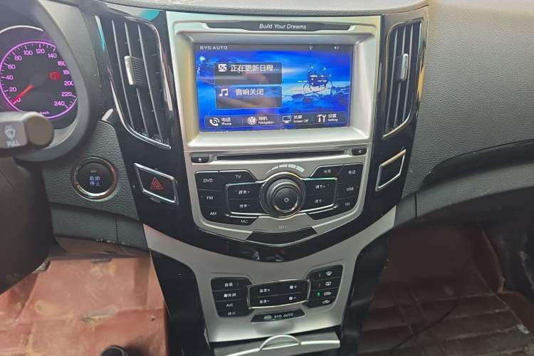 Used BYD Surui 2014 1.5L Manual Luxury Model Audio And AC Panel