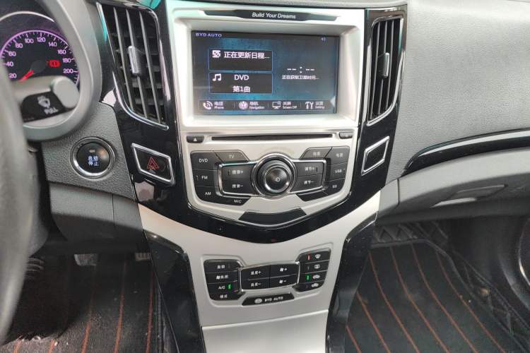 Used BYD Surui 2014 1.5L Manual Luxury Model Audio And AC Panel
