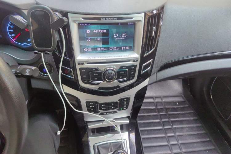 Used BYD Surui 2014 1.5L Manual Luxury Model Audio And AC Panel