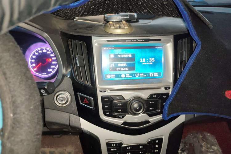 Used BYD Surui 2014 1.5L Manual Luxury Model Audio And AC Panel