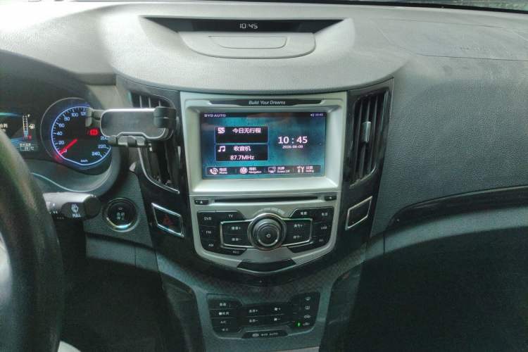 Used BYD Surui 2014 1.5L Manual Luxury Model Audio And AC Panel