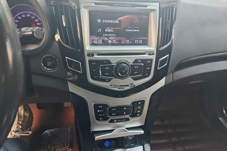 Used BYD Surui 2014 1.5L Manual Luxury Model Audio And AC Panel