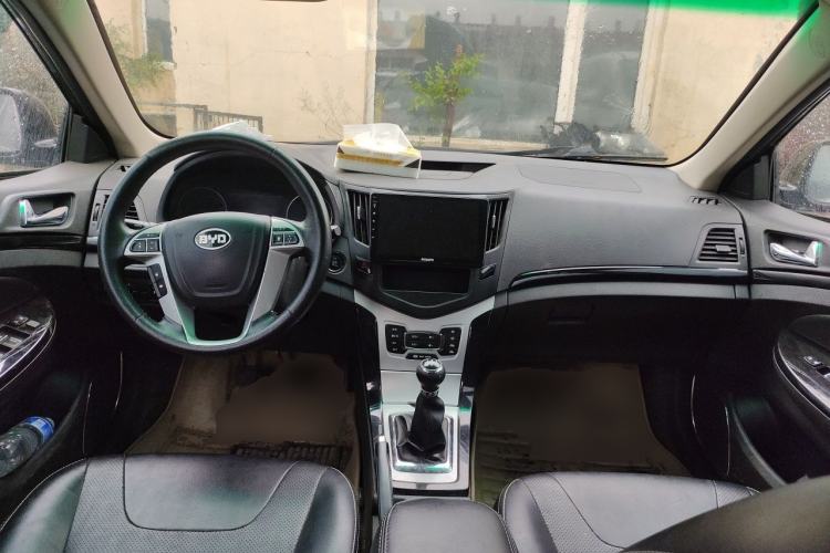 Used BYD Surui 2014 1.5L Manual Luxury Model Center Console