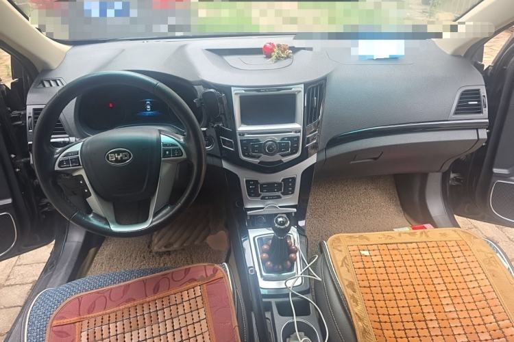 Used BYD Surui 2014 1.5L Manual Luxury Model Center Console