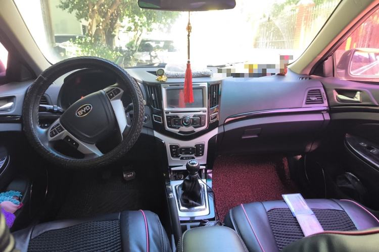 Used BYD Surui 2014 1.5L Manual Luxury Model Center Console