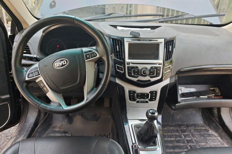 Used BYD Surui 2014 1.5L Manual Luxury Model Center Console