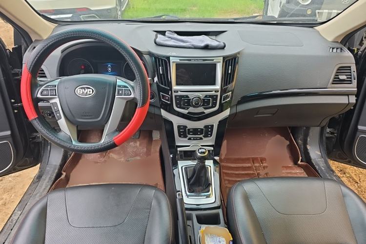 Used BYD Surui 2014 1.5L Manual Luxury Model Center Console