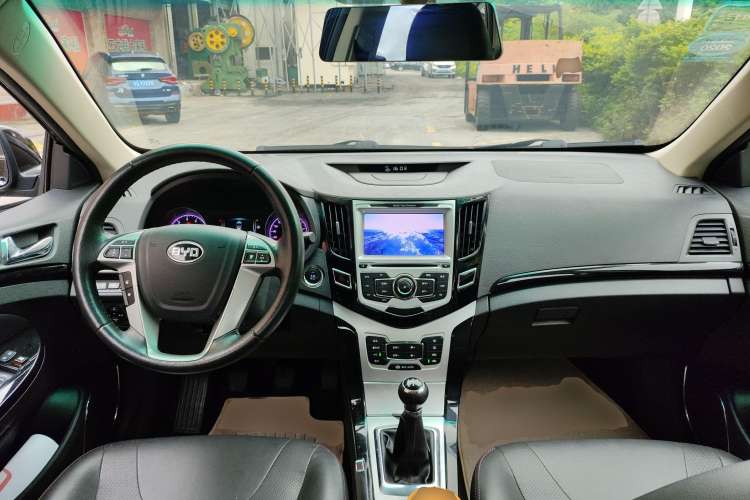 Used BYD Surui 2014 1.5L Manual Luxury Model Center Console