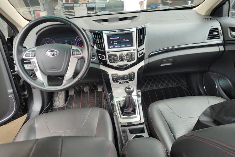 Used BYD Surui 2014 1.5L Manual Luxury Model Center Console