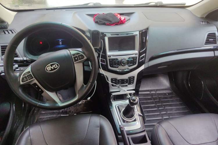 Used BYD Surui 2014 1.5L Manual Luxury Model Center Console