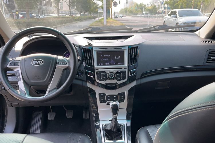 Used BYD Surui 2014 1.5L Manual Luxury Model Center Console