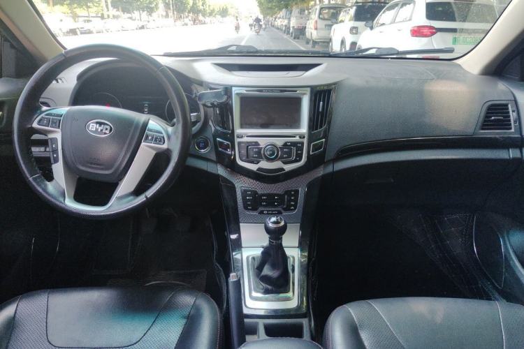 Used BYD Surui 2014 1.5L Manual Luxury Model Center Console