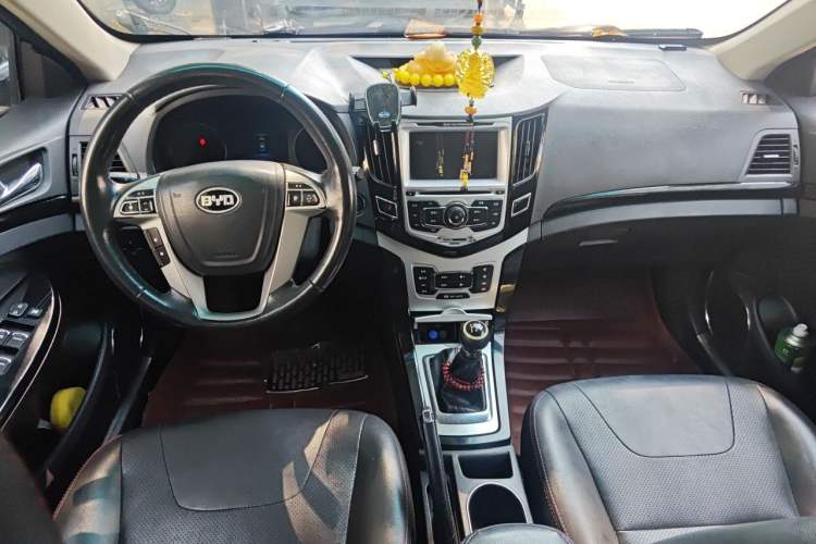 Used BYD Surui 2014 1.5L Manual Luxury Model Center Console