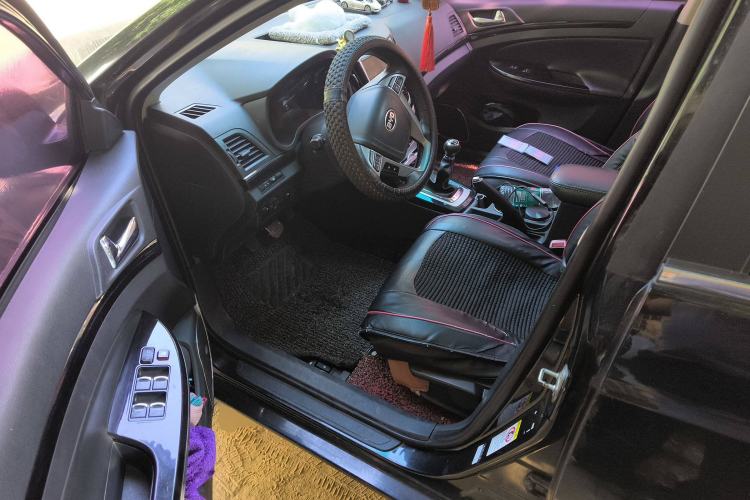 Used BYD Surui 2014 1.5L Manual Luxury Model Driver Seat