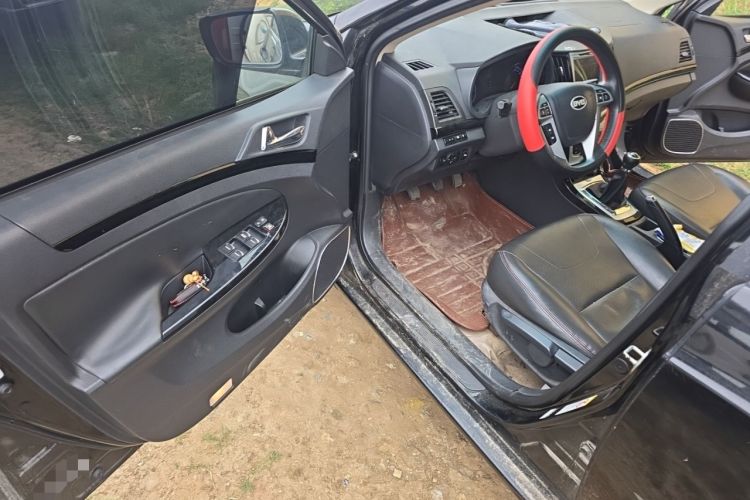 Used BYD Surui 2014 1.5L Manual Luxury Model Driver Seat