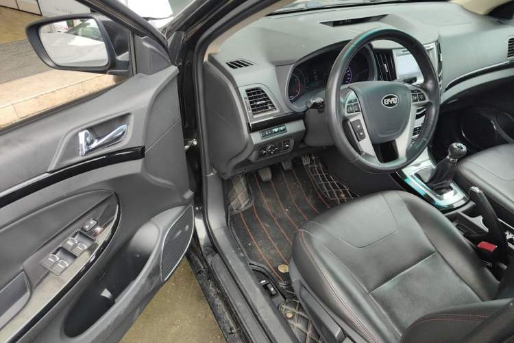 Used BYD Surui 2014 1.5L Manual Luxury Model Driver Seat