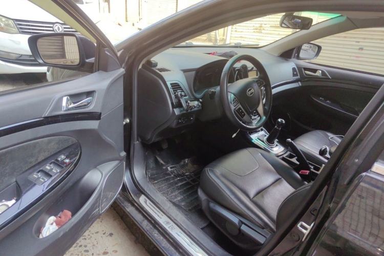 Used BYD Surui 2014 1.5L Manual Luxury Model Driver Seat