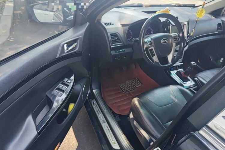 Used BYD Surui 2014 1.5L Manual Luxury Model Driver Seat