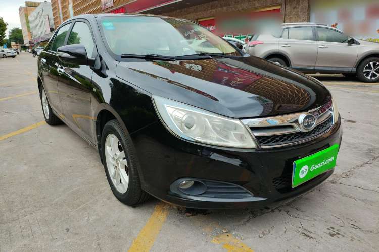 Used BYD Surui 2014 1.5L Manual Luxury Model Front Right 45 Deg
