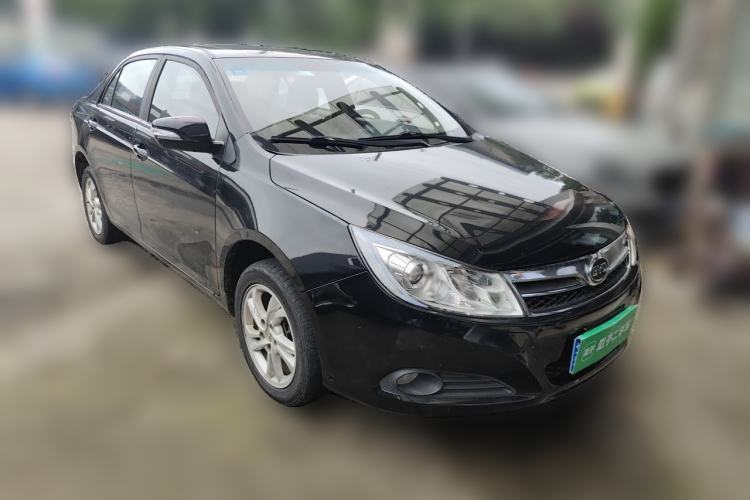 Used BYD Surui 2014 1.5L Manual Luxury Model Front Right 45 Deg