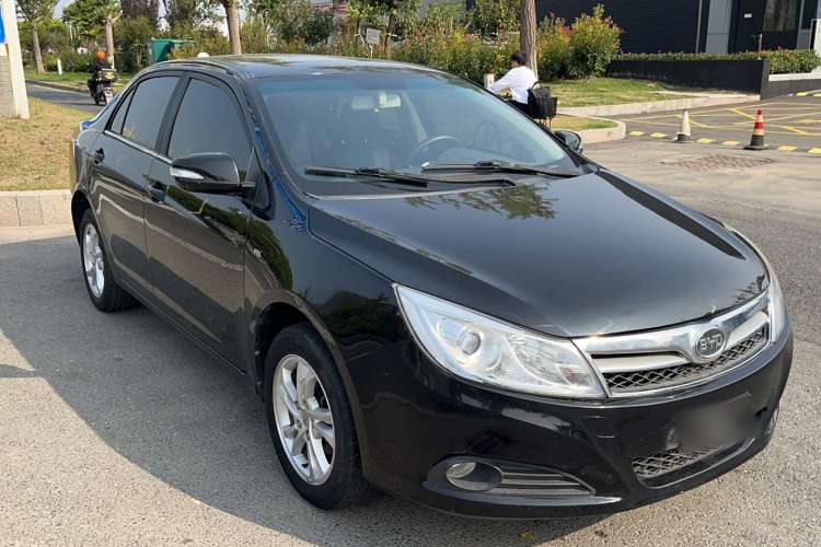 Used BYD Surui 2014 1.5L Manual Luxury Model Front Right 45 Deg