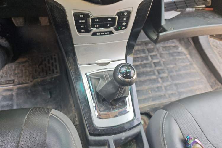 Used BYD Surui 2014 1.5L Manual Luxury Model Gear Lever