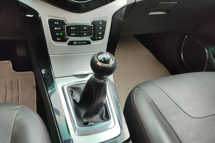Used BYD Surui 2014 1.5L Manual Luxury Model Gear Lever