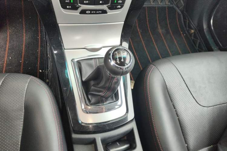 Used BYD Surui 2014 1.5L Manual Luxury Model Gear Lever