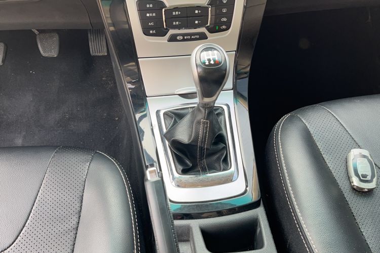 Used BYD Surui 2014 1.5L Manual Luxury Model Gear Lever